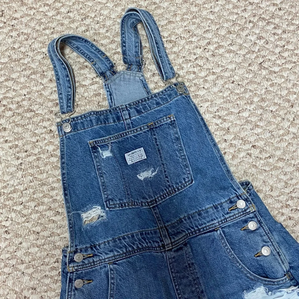 LEVI'S DENIM SHORTALL SHORT OVERALLS - MEDIUM - Picture 2 of 9